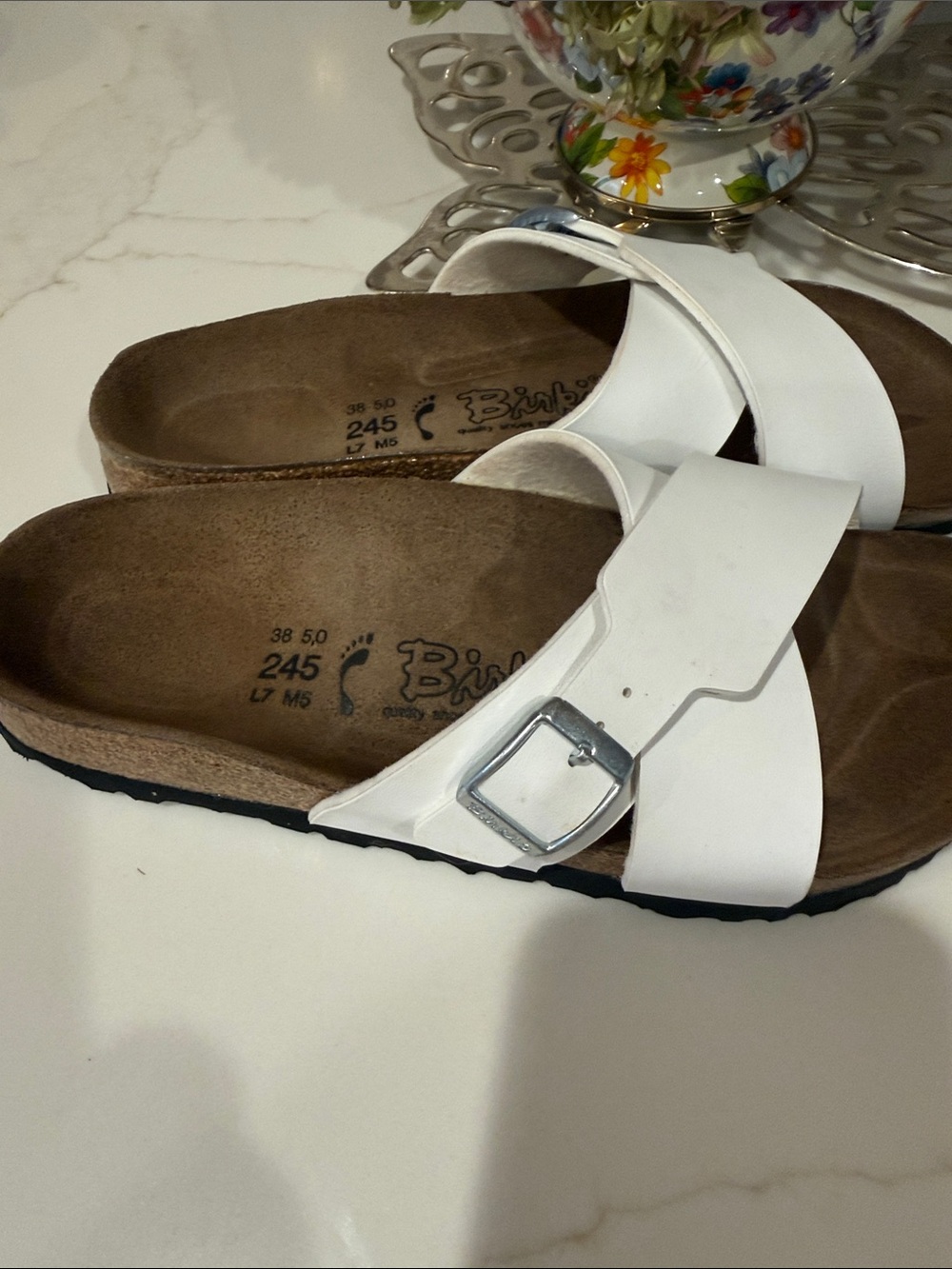Birki's By Birkenstock Women's White Two Strap Flip Flop Sandals! Size 38